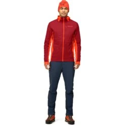 Norrona Giacca Uomo - Falketind Alpha90 Insulated Zip Hood - Arednalin/Rhubarb 10 Norrona Giacca Uomo - Falketind Alpha90 Insulated Zip Hood - Arednalin/Rhubarb -Norrona norrona falketind alpha90 insulated zip hood jacket men arednalin rhubarb 4 1517573