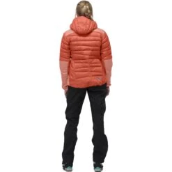 Norrona Giubbotto Donna - Falketind Down750 Hood - Orange Alert/Peach Amber 11 Norrona Giubbotto Donna - Falketind Down750 Hood - Orange Alert/Peach Amber -Norrona norrona falketind down750 hood jacket women orange alert peach amber 4 1253562