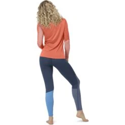 Norrona Maglia A Maniche Lunghe Donna - Falketind Equaliser Merino Round Neck - Peach Amber/Orange Alert 11 Norrona Maglia A Maniche Lunghe Donna - Falketind Equaliser Merino Round Neck - Peach Amber/Orange Alert -Norrona norrona falketind equaliser merino round neck women peach amber orange alert 4 1253617