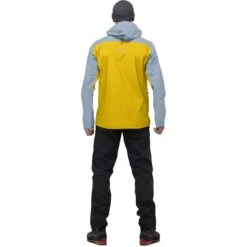 Norrona Giacca Uomo - Falketind Gore-Tex - Sulphur/Blue Fog 11 Norrona Giacca Uomo - Falketind Gore-Tex - Sulphur/Blue Fog -Norrona norrona falketind gore tex jacket men sulphur blue fog model 2 1399480