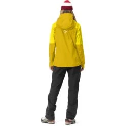 Norrona Giacca Donna - Falketind Gore-Tex Paclite - Blazing Yellow/Sulphur 11 Norrona Giacca Donna - Falketind Gore-Tex Paclite - Blazing Yellow/Sulphur -Norrona norrona falketind gore tex paclite jacket women blazing yellow sulphur model 2 1399491