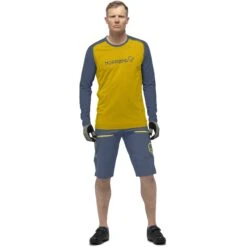 Norrona Maglia A Maniche Lunghe Uomo - Fjørå Equaliser Lightweight - Sulphur/Vintage Indigo -Norrona norrona fjora equaliser lightweight long sleeve shirt men sulphur vintage indigo model 1 1399603