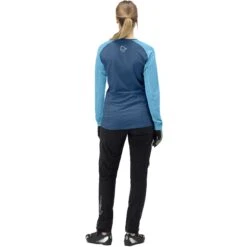 Norrona Maglia A Maniche Lunghe Donna - Fjørå Equaliser Lightweight - Mykonos Blue/Aquarius -Norrona norrona fjora equaliser lightweight long sleeve shirt women mykonos blue aquarius 4 1254214