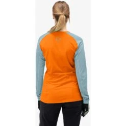 Norrona Maglia A Maniche Lunghe Donna - Fjørå Equaliser Lightweight - Orange Popsicle/Tourmaline 11 Norrona Maglia A Maniche Lunghe Donna - Fjørå Equaliser Lightweight - Orange Popsicle/Tourmaline -Norrona norrona fjora equaliser lightweight long sleeve shirt women orange popsicle tourmaline 5 1126768
