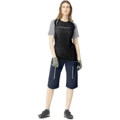 Norrona Maglia Donna - Fjørå Equaliser Lightweight - Caviar/Light Grey -Norrona norrona fjora equaliser lightweight t shirt women caviar light grey model 1 1399586