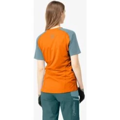 Norrona Maglia Donna - Fjørå Equaliser Lightweight - Orange Popsicle/Tourmaline -Norrona norrona fjora equaliser lightweight t shirt women orange popsicle tourmaline 5 1126793