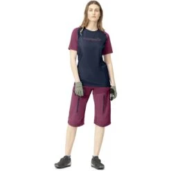 Norrona Maglia Donna - Fjørå Equaliser Lightweight - Violet Quartz/Indigo Night 10 Norrona Maglia Donna - Fjørå Equaliser Lightweight - Violet Quartz/Indigo Night -Norrona norrona fjora equaliser lightweight t shirt women violet quartz indigo night model 1 1399599
