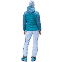 Norrona Giubbotto Donna - Lyngen Down850 Hood - Aquarius/Hawaiian Surf 11 Norrona Giubbotto Donna - Lyngen Down850 Hood - Aquarius/Hawaiian Surf -Norrona norrona lyngen down850 hood jacket women aquarius hawaiian surf 4 1256337