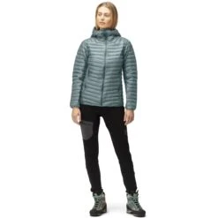 Norrona Giubbotto Donna - Trollveggen Superlight Down850 Hood - North Atlantic 10 Norrona Giubbotto Donna - Trollveggen Superlight Down850 Hood - North Atlantic -Norrona norrona trollveggen superlight down850 hood jacket women north atlantic 3 1258421